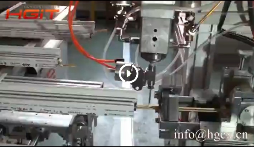 穿條鋁型材填充發(fā)泡機(jī)
